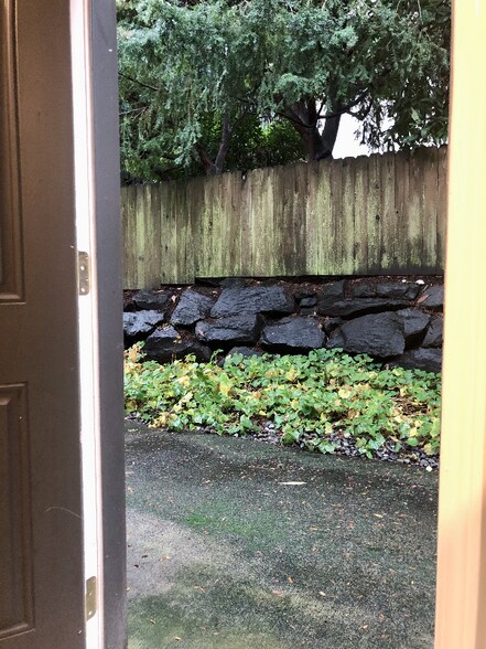 Building Photo - 3604 NE 73rd Pl