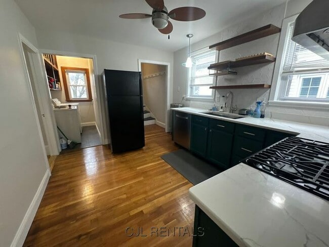 Building Photo - 145 Albion St