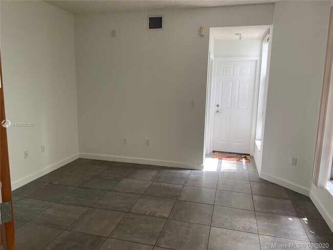 Building Photo - 3475-10 Mystic Pointe Dr