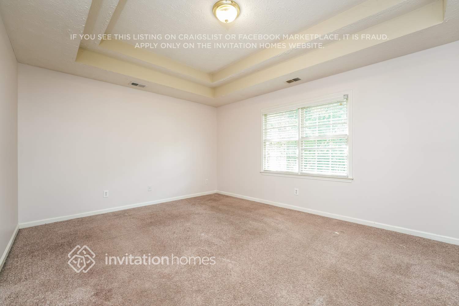 Building Photo - 2880 Park Chase Dr