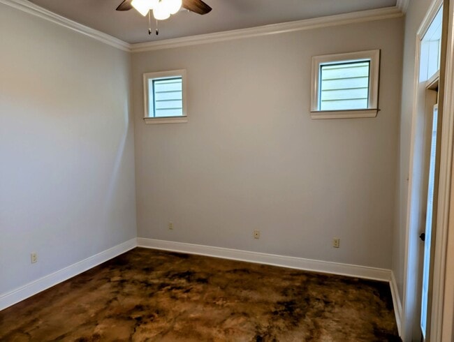 Building Photo - Luxury Awaits in Miramar!