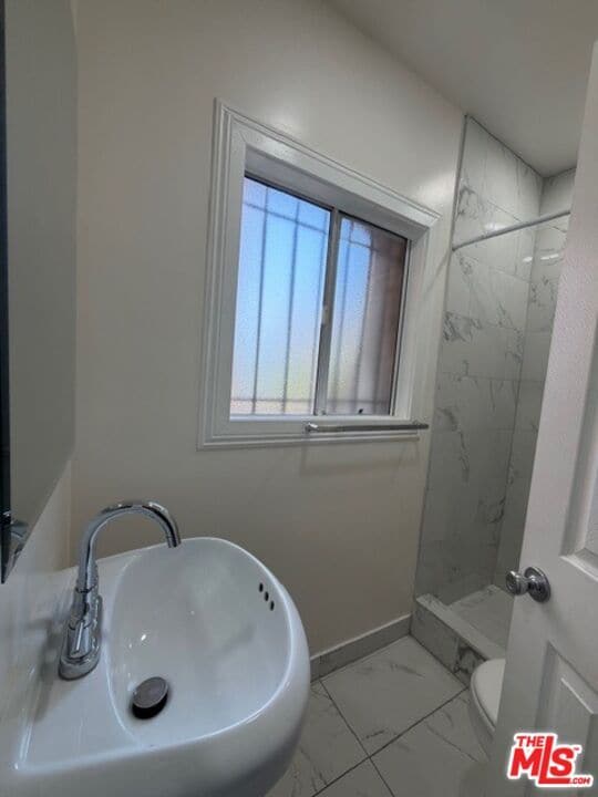 Building Photo - 738 S New Hampshire Ave