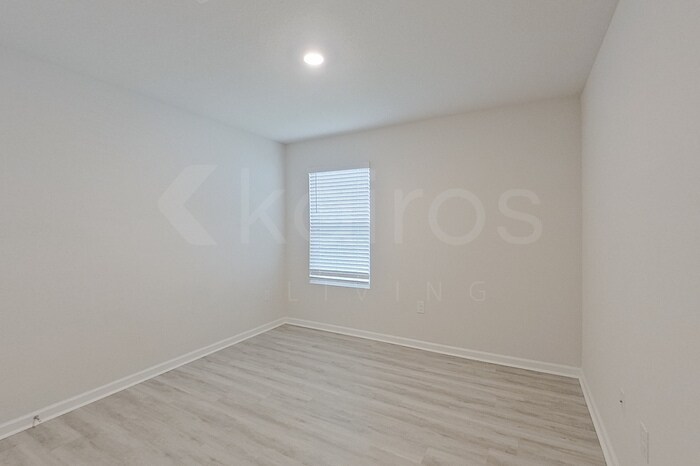 Building Photo - 102 Metalmark Dr