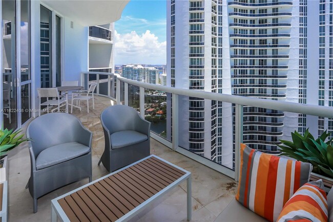 Building Photo - 15901 Collins Ave