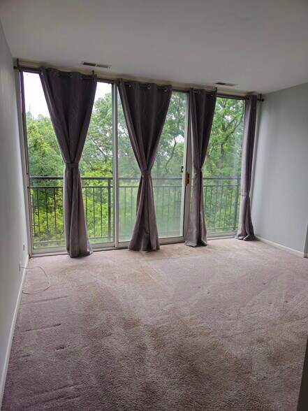 Building Photo - 5820 Oakwood Dr
