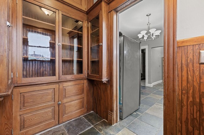 Building Photo - Historic 3 bedroom upper