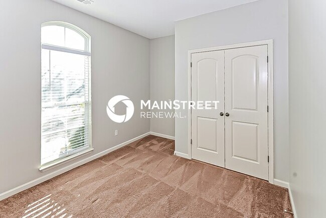 Building Photo - 3 Bedroom Pet-Friendly Home in Memphis, TN with Main Street Renewal