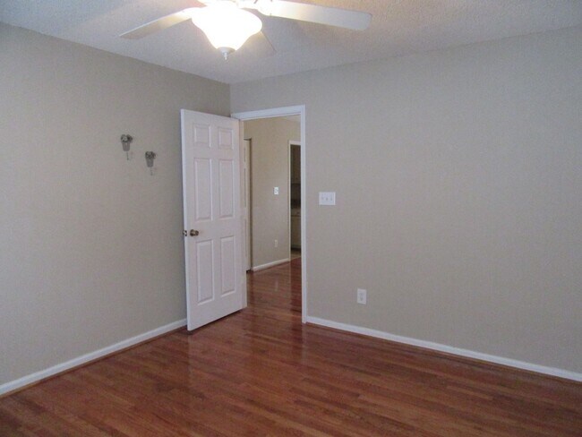 Building Photo - 937 Tiffany Ln