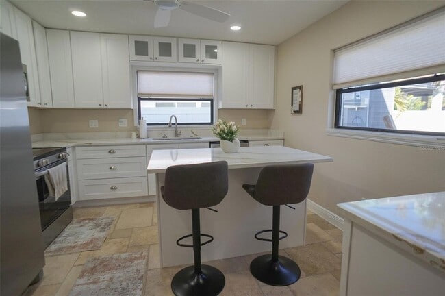 Building Photo - 929 Lantana Ave