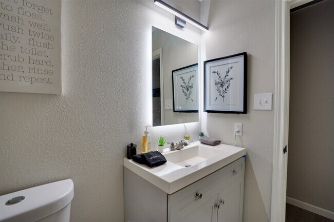 Building Photo - 4010 Oak Terrace Ct