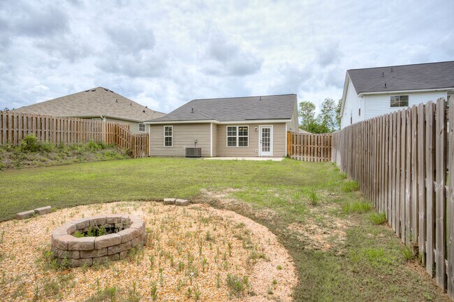 Building Photo - 3 Bedroom 2 Bathroom Home in Haynes Station