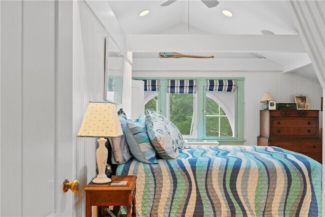 Building Photo - 718 Bellevue Ave