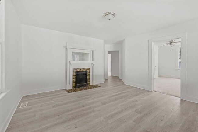 Building Photo - Charming 3 Bedroom, 2 Bathroom house
