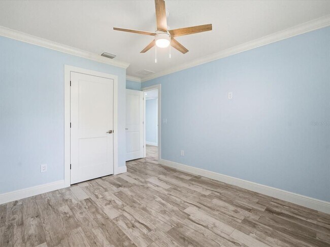 Building Photo - 828 Bay Point Dr