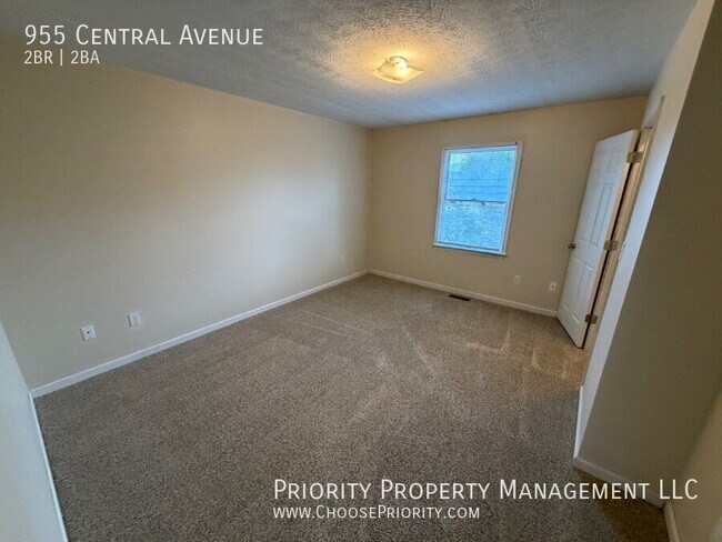 Building Photo - 955 Central Ave