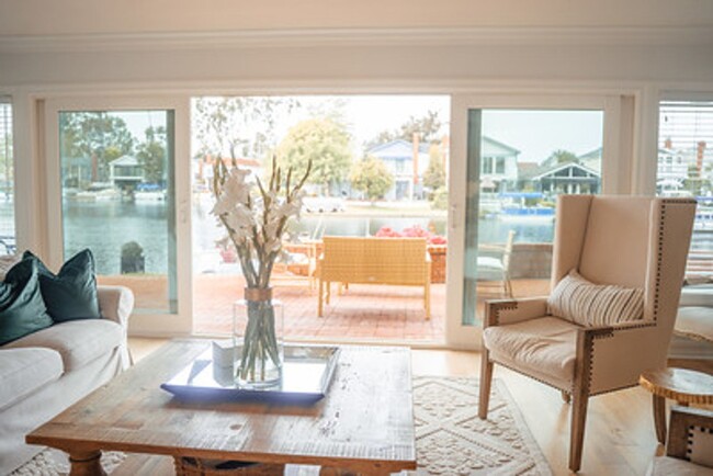 Building Photo - Waterfront 4 Bedroom