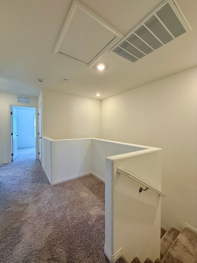 Building Photo - Beautiful Inspirada Townhome! 1/2 off first full month if leased by 5/15/26!