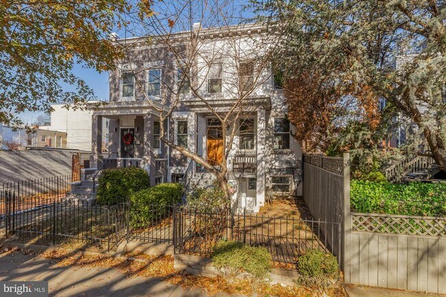 Building Photo - 912 I St NE