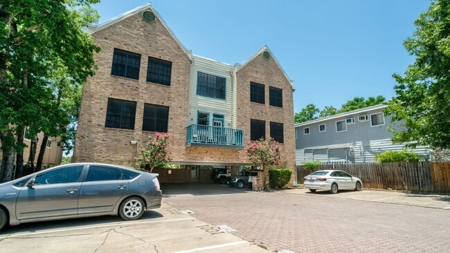 Building Photo - 2300 Leon St