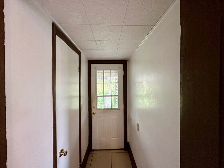 Building Photo - 154 Elmwood St