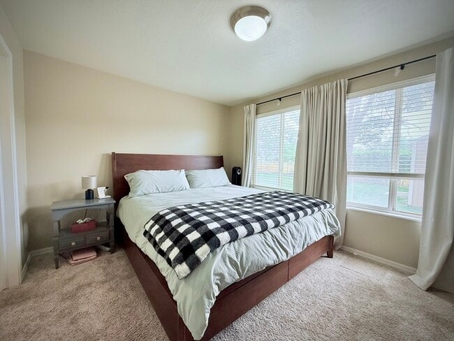 Building Photo - 1196 E 6600 S