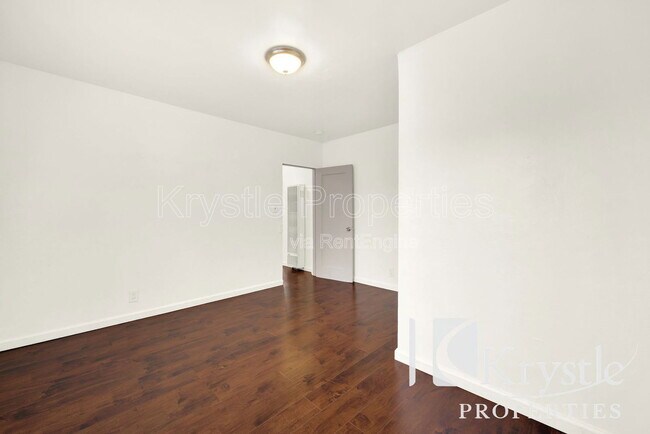 Building Photo - 241 Mayo Ave