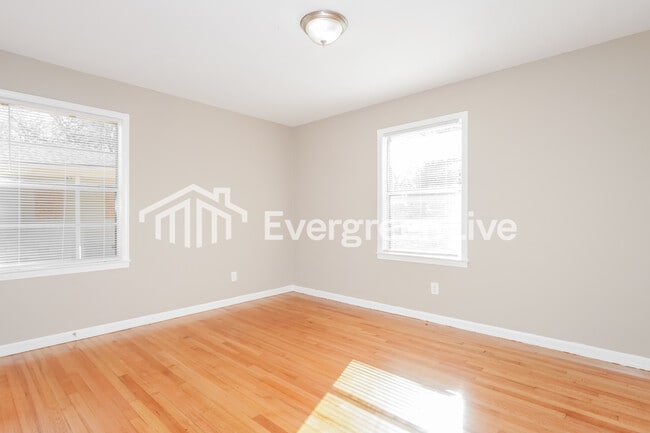 Building Photo - 3174 Beauchamp Dr