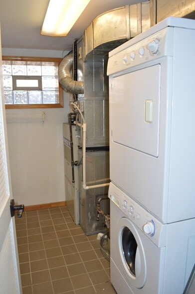 Laundry Room - 1823-2 N Clybourn Ave