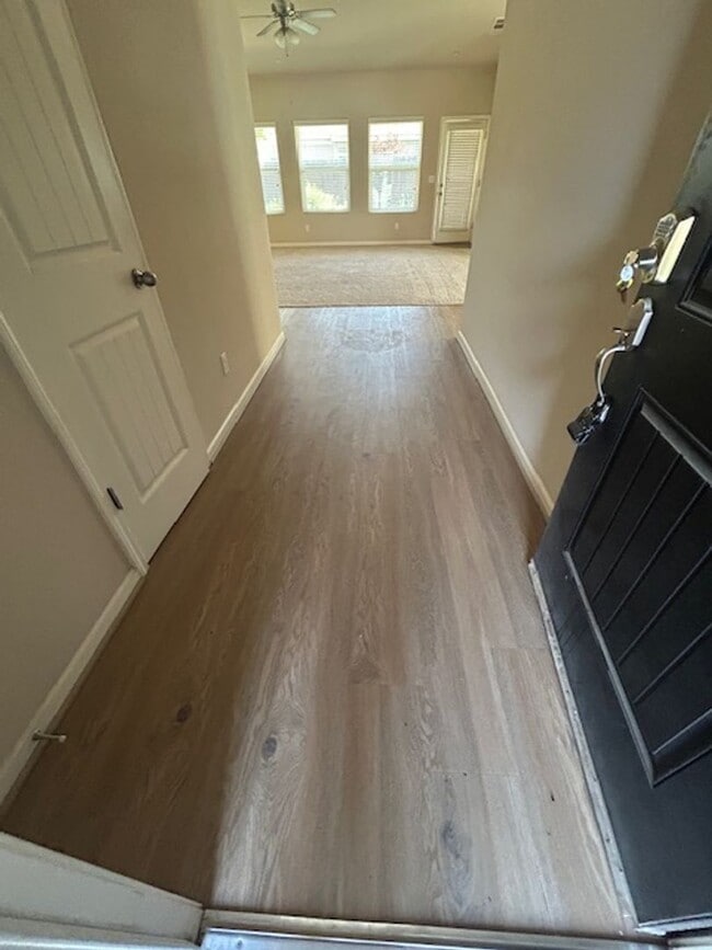 Building Photo - Beautiful & Spacious home!