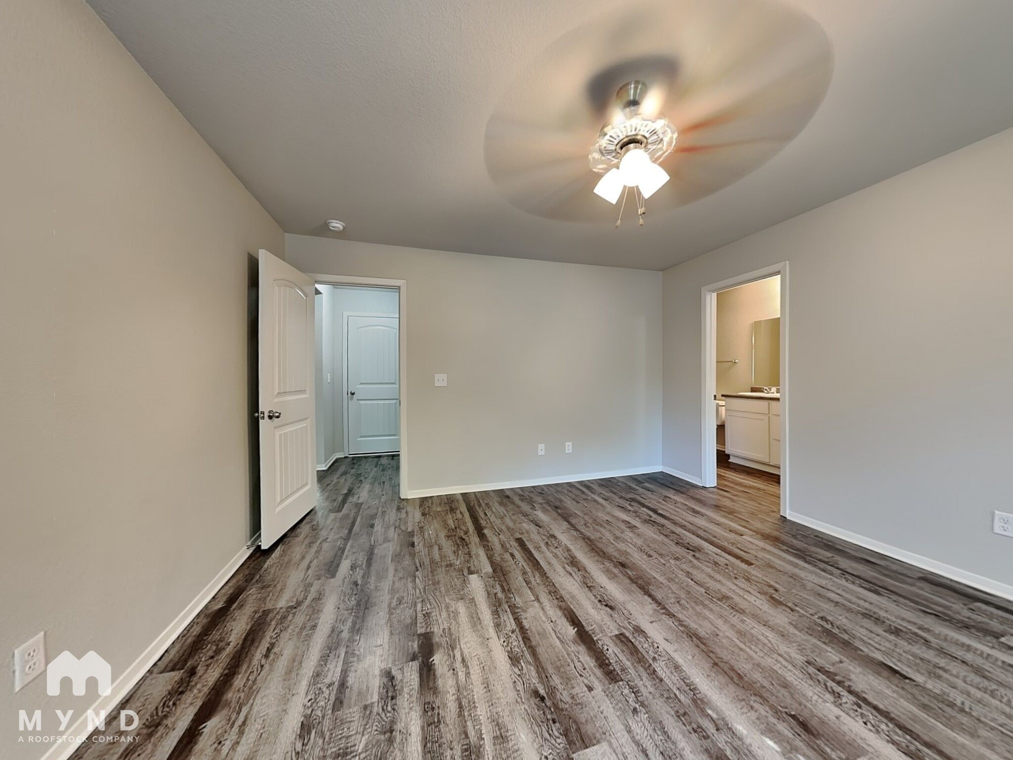 Building Photo - 9207 Pleasant Valley Dr