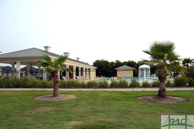 Building Photo - 3 Bedroom/2Bath+Bonus Room & Private Back Yard