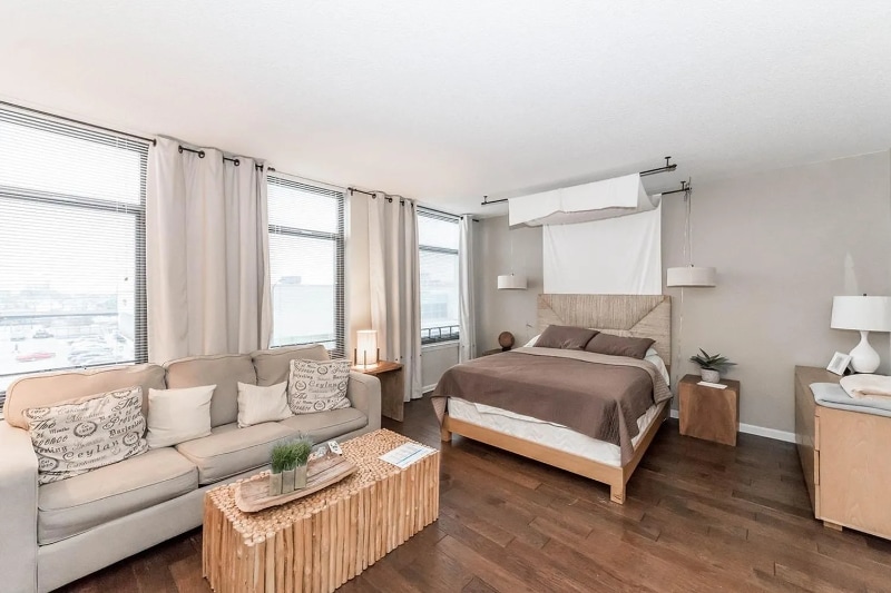 Building Photo - 350 N Desplaines St