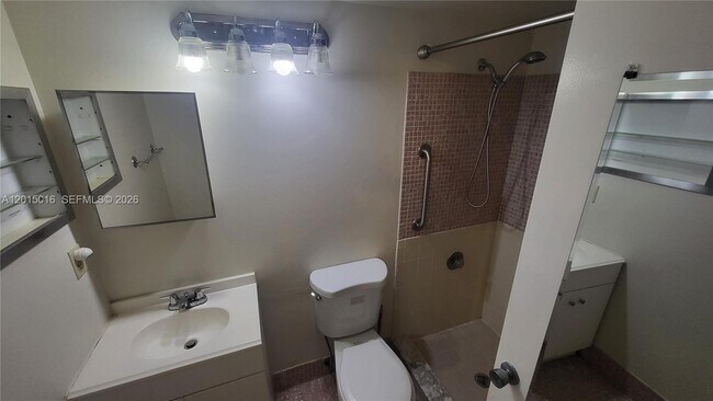 Building Photo - 132 Andover F