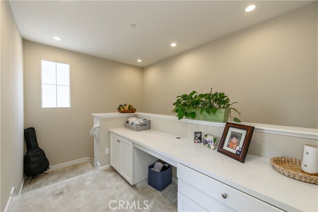 Building Photo - 112 Crescent Moon