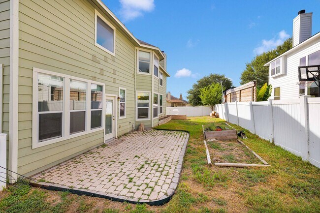Building Photo - 136 Brook Shire