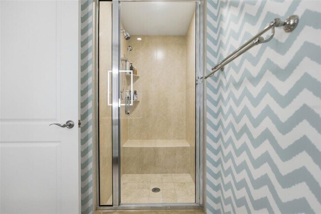 Building Photo - 400 Beach Dr NE