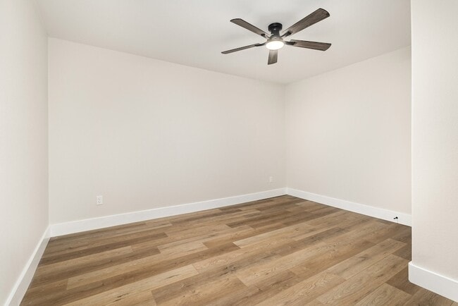 Building Photo - 13520 Glenside Dr