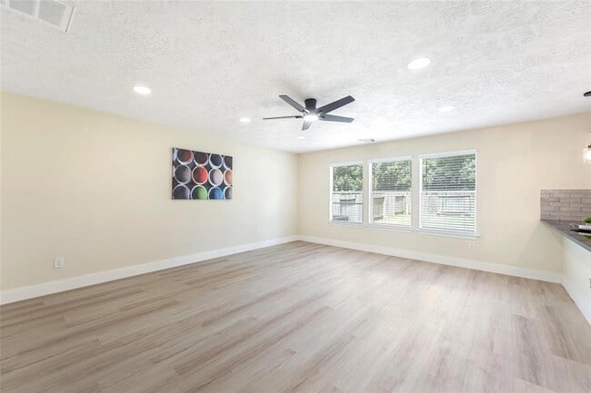 Building Photo - 203 N Vesper Bend Cir