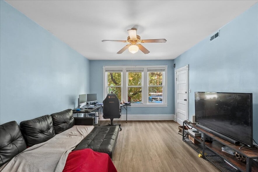 Building Photo - 1645 W Beach Ave