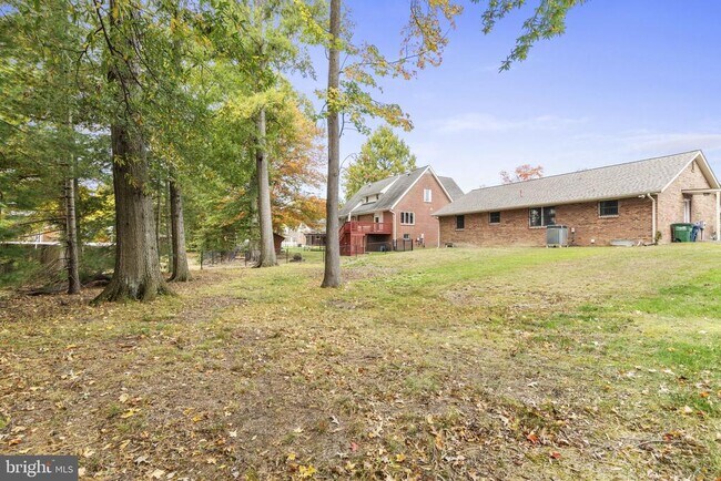 Building Photo - 638 Westwood Dr