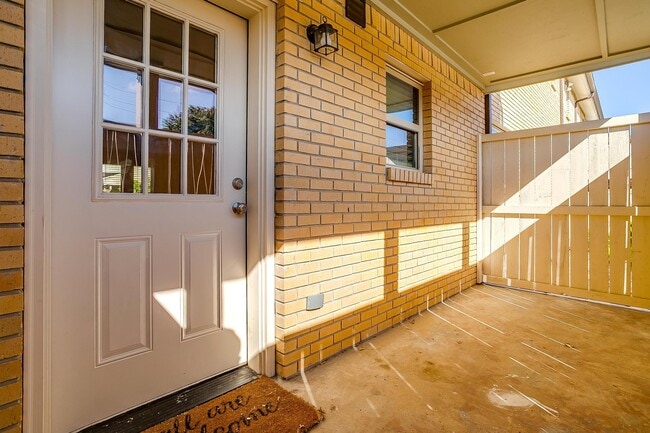 Building Photo - 5076 Matilda St