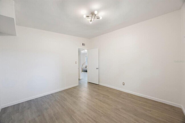 Building Photo - 5481 47th Ave N