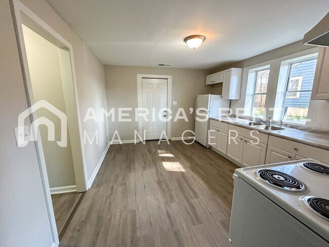 Building Photo - MOVE IN SPECIAL!!! - Home for rent in Adamsville! - Sign a lease by 4/15 to get HALF OFF YOUR FIR...