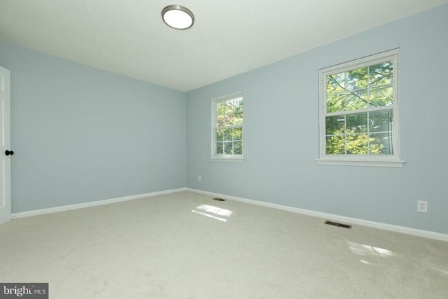 Building Photo - 13640 Deerwater Dr