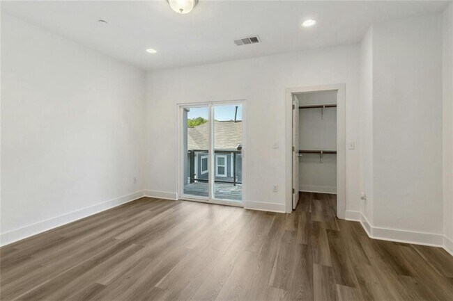 Building Photo - 7205 Bassett Ct