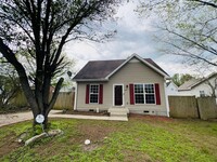 Building Photo - Cozy Home Close to Downtown