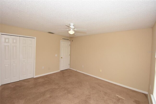 Building Photo - 27 Riverdale Ln