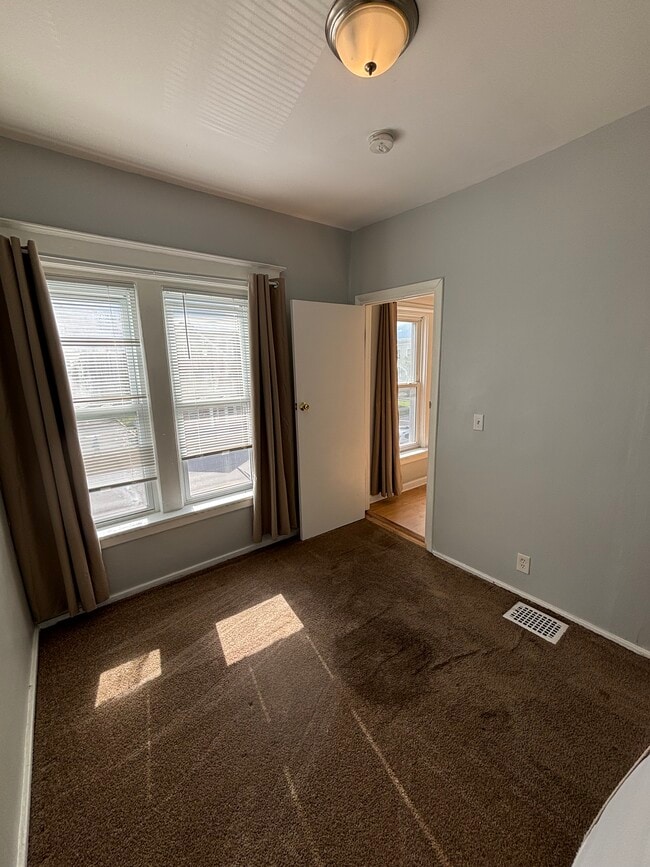 Building Photo - 243 Niagara St