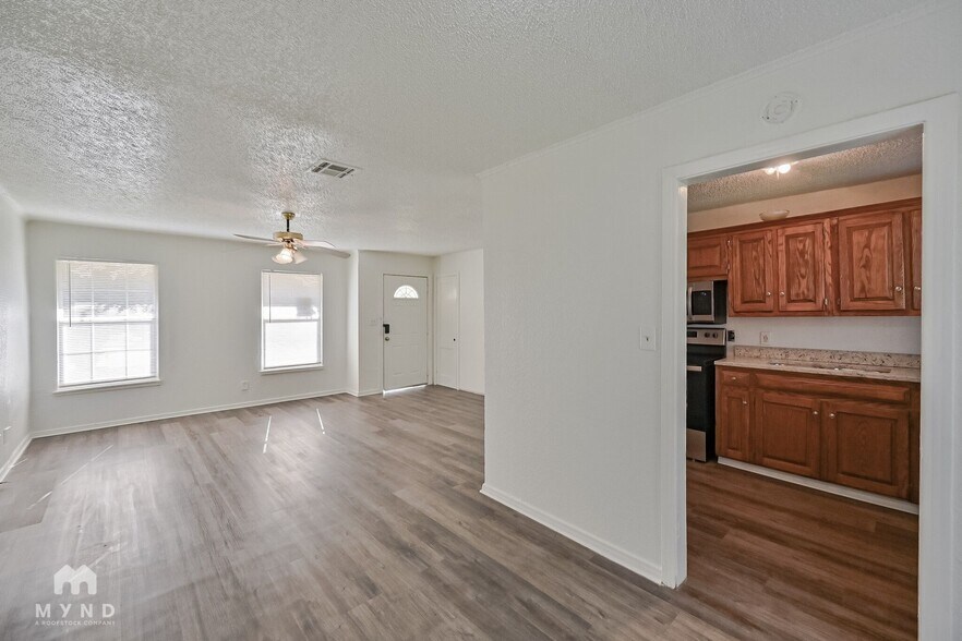 Building Photo - 404 Lanola Ct