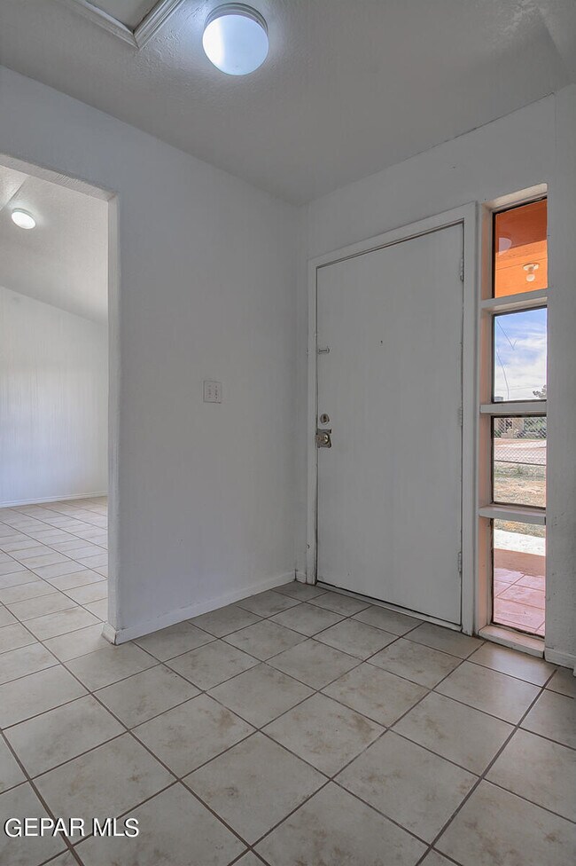 Building Photo - 385 Mireles Ct